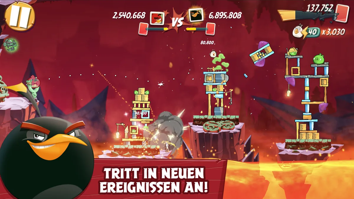 Angry Birds 2: Bomb vor einem Level über Lava, oben zwei Punktestände im Vergleich, Schriftzug „Tritt in neuen Ereignissen an!“